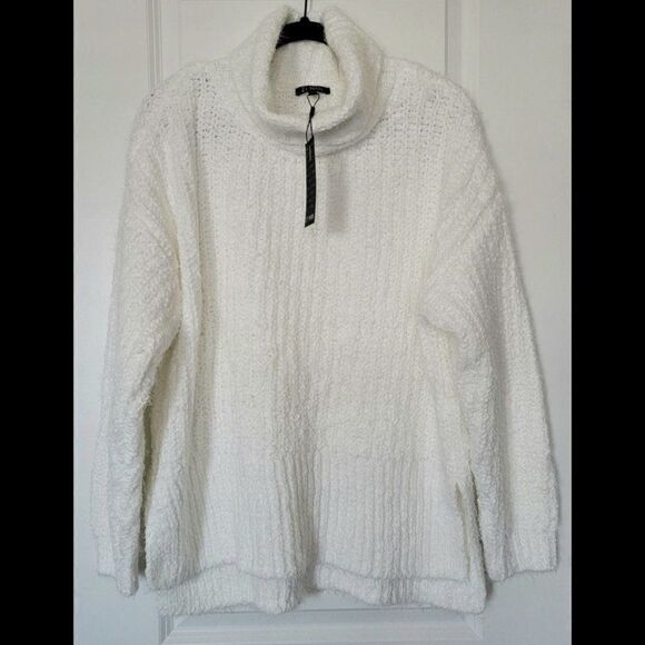 21 Main Fuzzy Super soft Turtleneck Sweater - XL - White - Picture 1 of 10
